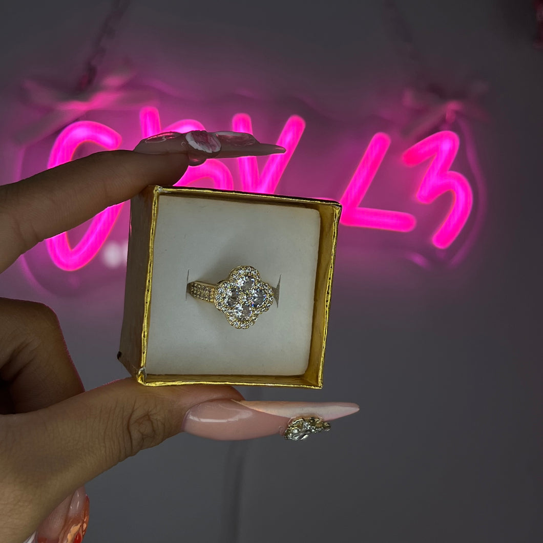 Gold XL Diamond Klover Ring SZ 6
