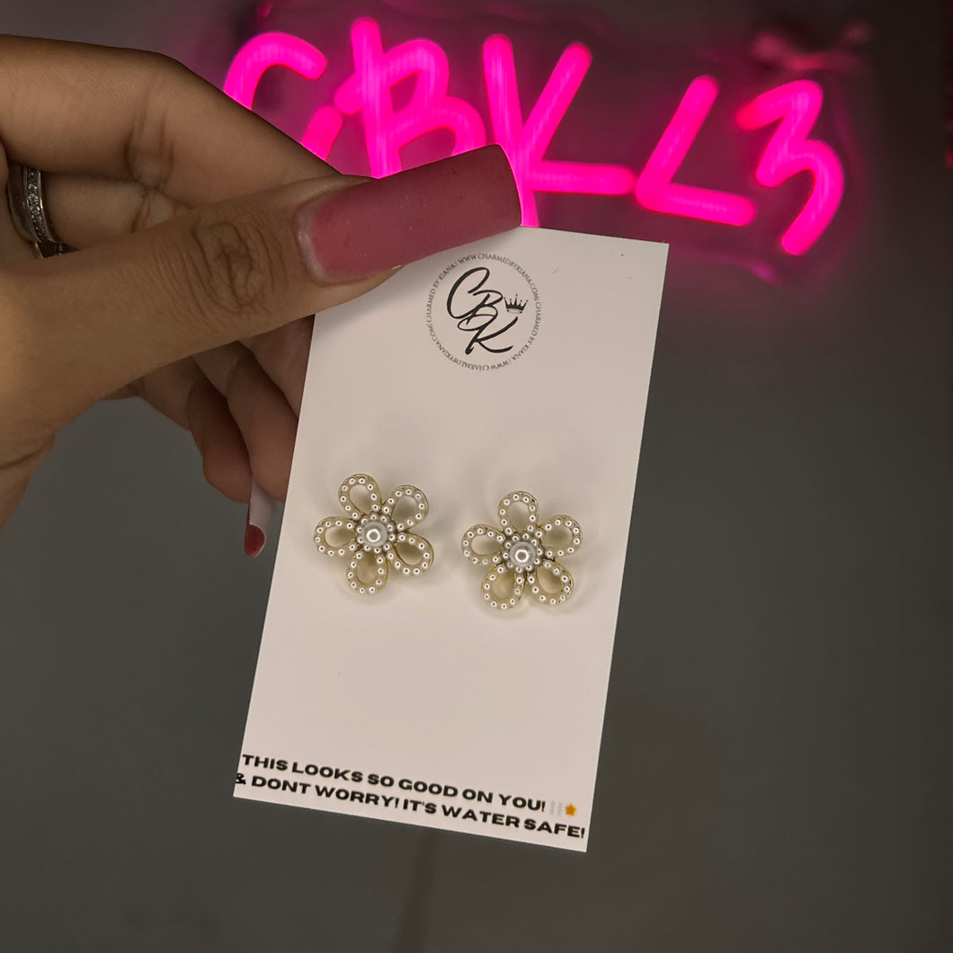 Gold Pearlita Flora Stud Earrings