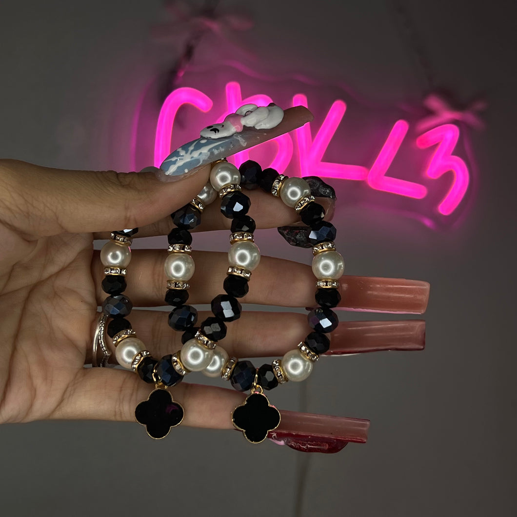 Black Pearlita Klover Beaded Bracelet