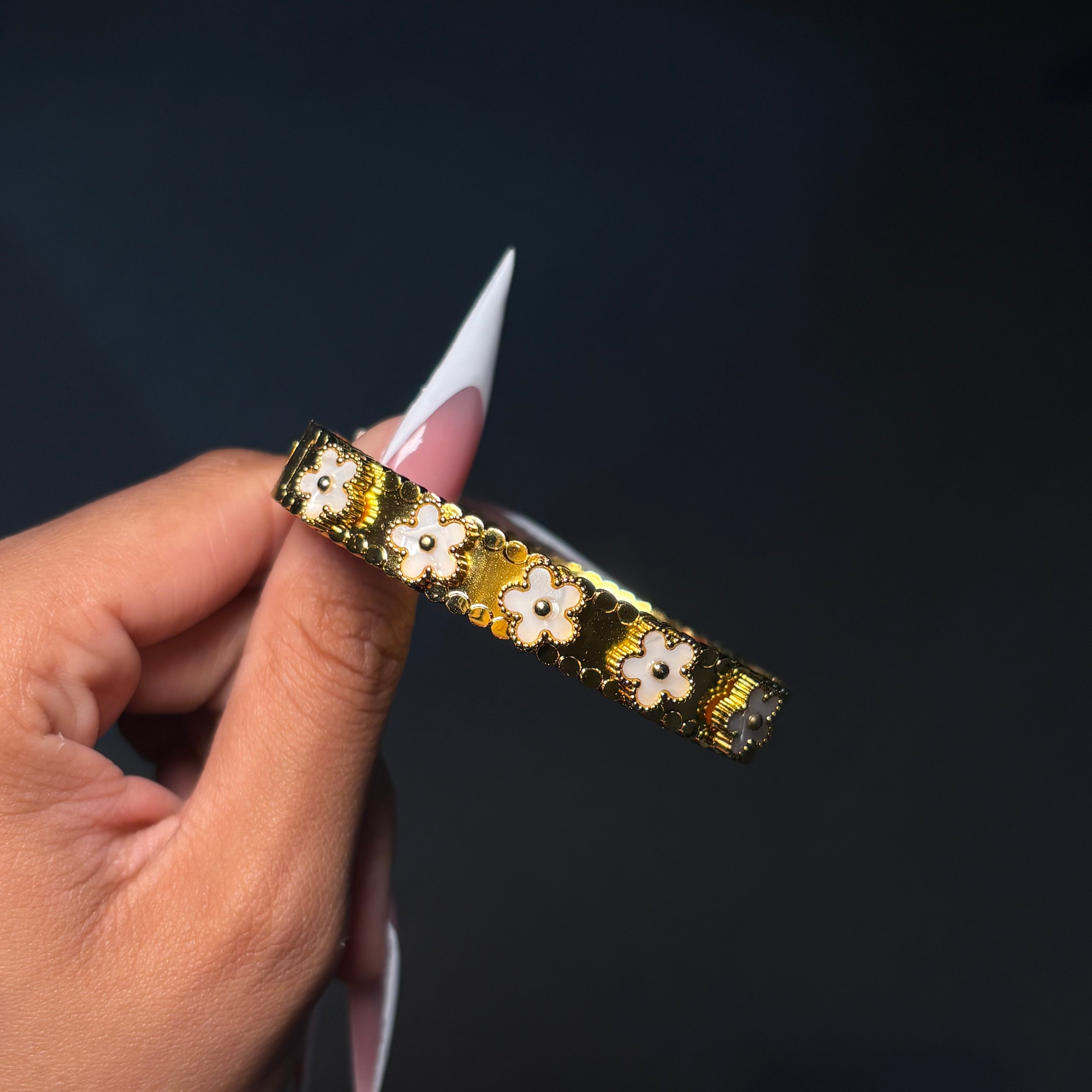 Gold & White Daisy Bangle ✿