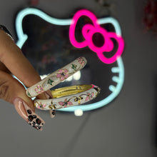 Load image into Gallery viewer, Little Girls White &amp; Gold Etheral Beauté Patterned Bangle
