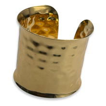 Load image into Gallery viewer, Gold Chunky Etheral Cuff
