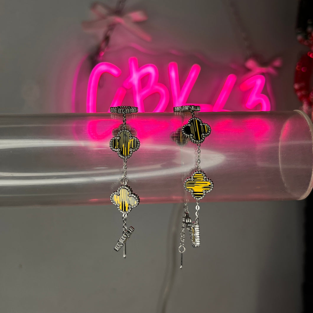 Silver & Yellow & Black Dainty Klover Clasp Bracelet